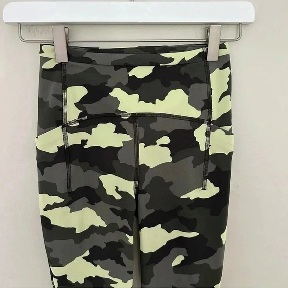 Lululemon Swift Speed HR Tight 28” Luxtreme LW5CY4S HCCG Neon Green Camo Size‎ 2 - Picture 5 of 13